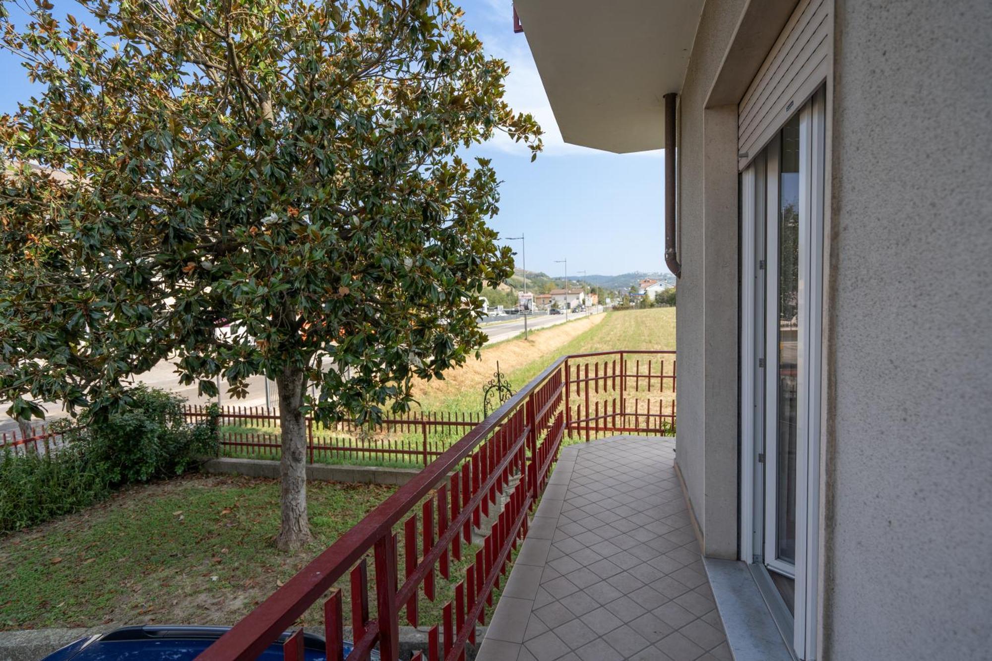 Private Parking, With Hill View Apartment Alba  Exterior photo